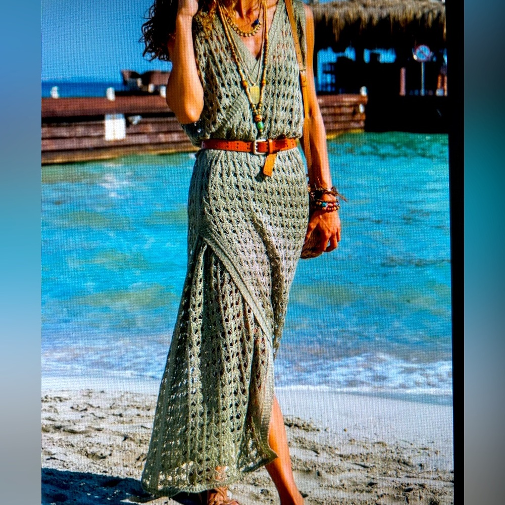 CCK Style knit cover up/dress. Size is M/L. NWTGS